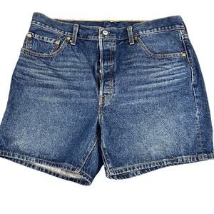 Men's Levis  501 Button fly shorts  size 34 excellent  condition